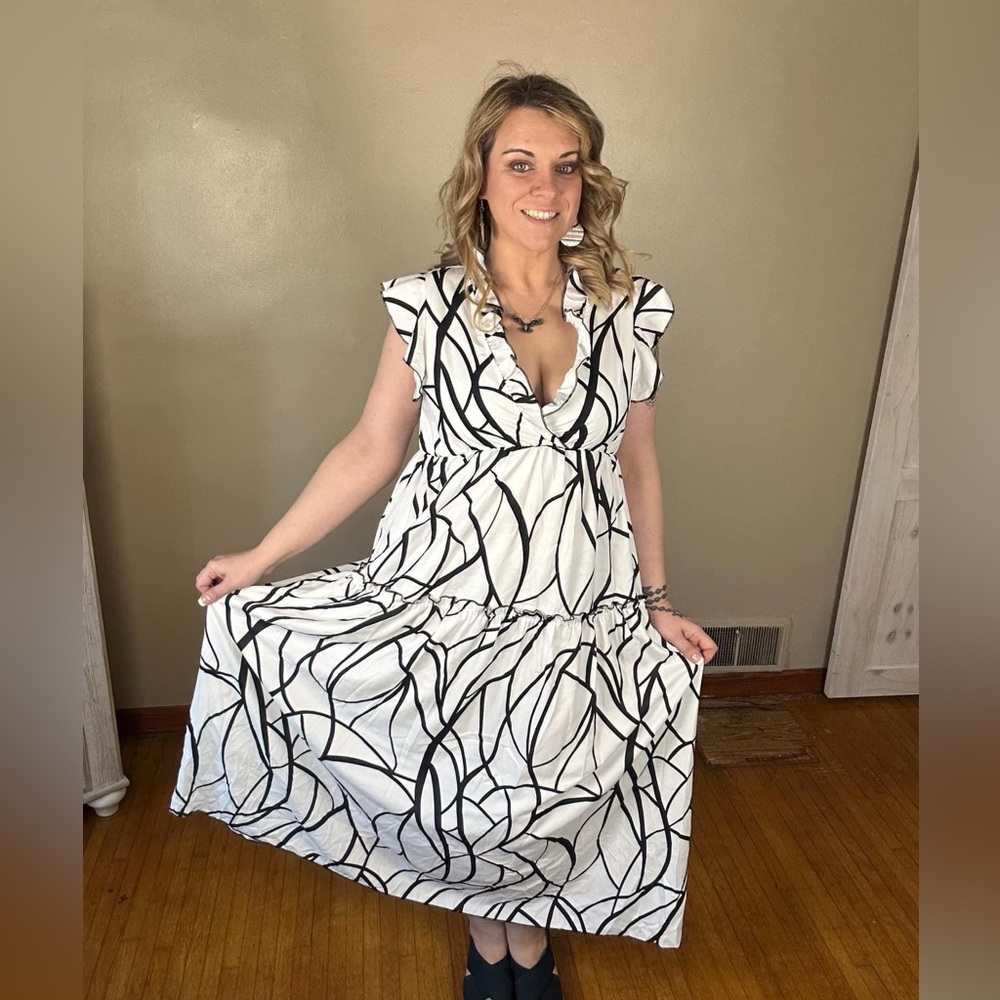 Sleeveless maxi dress black and white geometric design